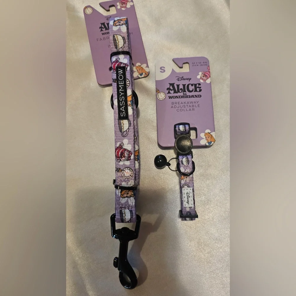 Sassy Meow Alice In Wonderland Cat Collar (S) and Matching Leash 6ft